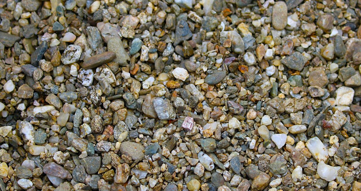 Che differenza c'è tra sabbia grossolana e ghiaia?